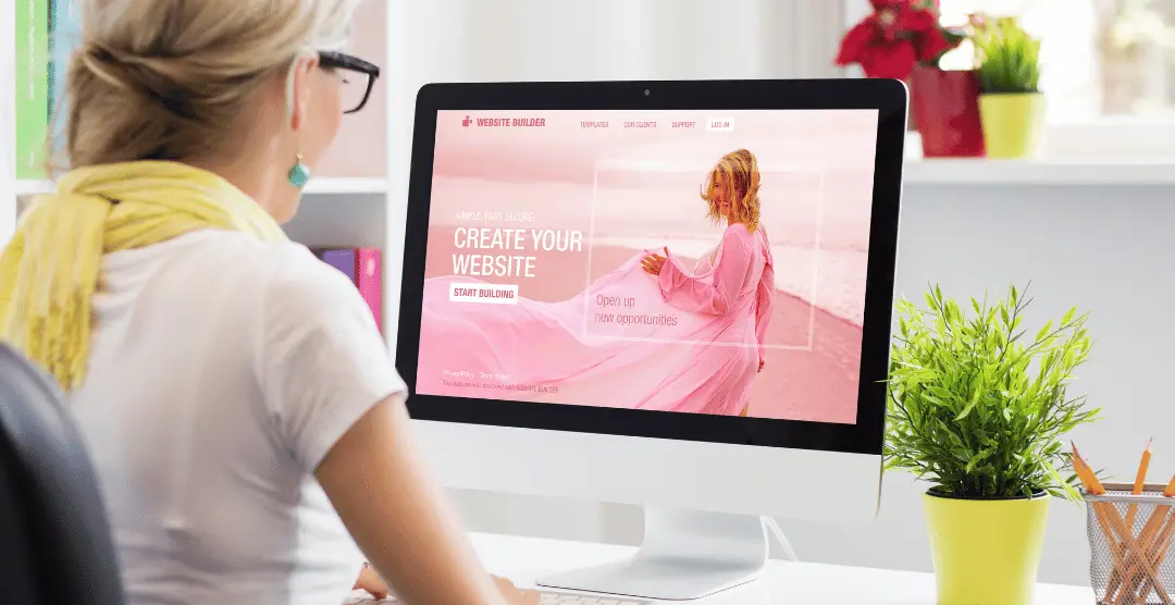 woman working on her mac screen